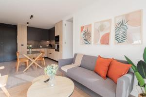 Spacious 2BR Apt Top Las Condes Location