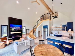 Perfect Perch at Three Suns Cabins