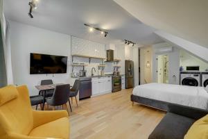 Loft at 913 Shefford