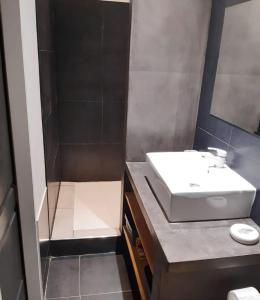 Cap Corse, face à la mer et port paisible