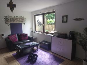 Phils cozy apartment bed and breakfast self check in near Airport
