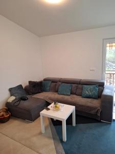 Seoska idila, Krivići