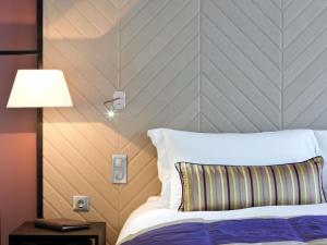 Hotels Sofitel Strasbourg Grande Ile : Chambre Lit Queen-Size Supérieure avec Balcon - Vue sur Jardin