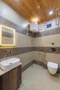 Urban homes Himalyan nature view by high rise inn