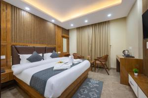 Urban homes Himalyan nature view by high rise inn