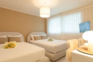 ModernStay HONGDAE#Mangwon local market 10mins, Hongdae, Hanriver park 10min,Family, a licensed accommodation