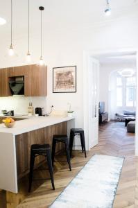 Luxury Apartment by Hi5 - Best Location 3-br