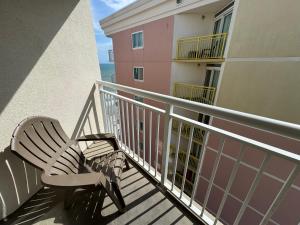Updated King Suite- Partial Ocean Views! Bay Watch 1910