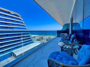 WHITE TITANIC LUXURY Sea View & Studios