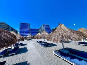 WHITE TITANIC LUXURY Sea View & Studios