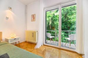 Serene Garden Apartment with Mountain View