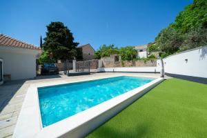 Beachfront Villa Cesarica with Pool 