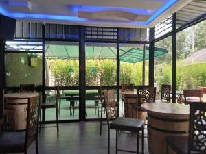 Chambersluxe Accomodation and Restaurant