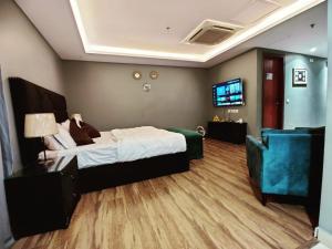 Where Luxury City Living Reaches New Heights Gold Crest by HBA