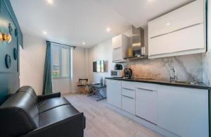 Close to train station and palace, quiet