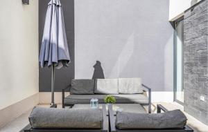 Beautiful Apartment In Jezera With Wifi