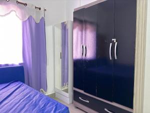 Kitnet na praia Aviação, Wi-Fi e garagem!