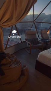 Rum Overnight luxury& jeep