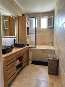 Villa 4 Chambres Clim Piscine Parking 15 Min Plage