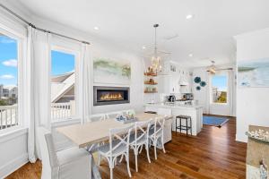 Casa Bella by Stay on 30a, Gulf Views-Golf Cart!