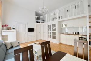Luxury Apartment by Hi5- Best Location