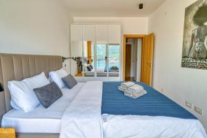 Kotor Sea View Apartment by MN Property