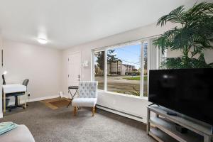 Central Location - quiet cozy furnished apt #4