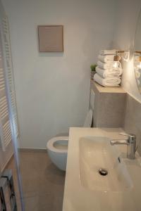 Maisons d'hotes Villa Lily of the valley : Chambre Lit King-Size - Vue sur Piscine 