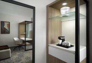 Queen Suite with Sofa Bed - Hearing Accessible room in SpringHill Suites by Marriott Troy Dayton