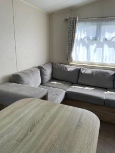 Caravan 163 sleeps up to 8 guests