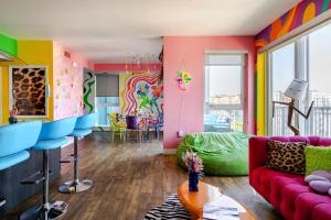 Colorful penthouse near DTLA