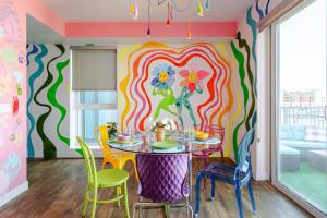 Colorful penthouse near DTLA