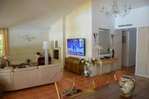 Villas Superbe maison neo provencale avec piscine privee : photos des chambres