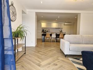 Le Zénith - 3 chambres, 3 sdb, climatisé - 8 pers max - Réservation à la chambre possible - Local à vélos