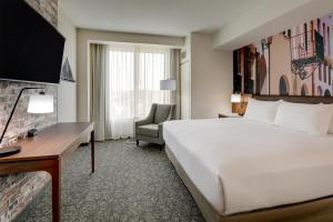 King Suite with Sofa Bed - Accessible, Tub room in Drury Plaza Hotel North Charleston