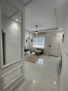 The Blue & White Perle 2