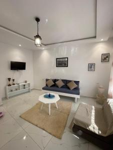 The Blue & White Perle 2