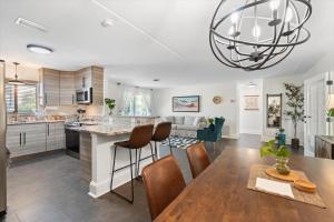 Bens Bungalow - 8min to Siesta Key - Gigabit Wifi