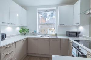 Premier Liverpool Street 2BR Apartment City Centre