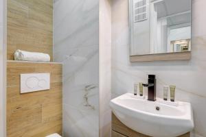 Charmant logement renove proche des champs with AC