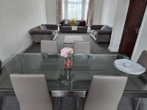 Spacious Family Friendly 4-Bed Holiday Home