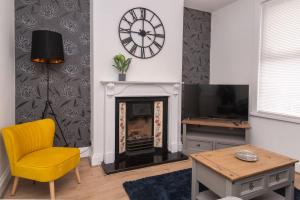 Modern 3 Bedroom Home in Central Rugby w Parking