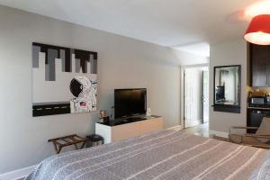 Bella Paradiso 13 King Bed Studio Walk to Downton