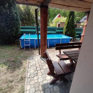 Bajkowe Chatki domki letniskowe nad jeziorem Narie