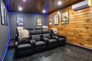 Luxury! Views, Hot tub, Theater, GameRoom, Private, Wood Fireplace