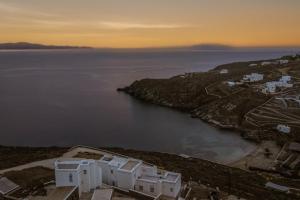 Alia Summer Rest Cyano, Tinos