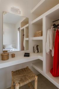 Alia Summer Rest Cyano, Tinos