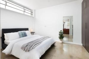 Industrial Style CBD Apartment