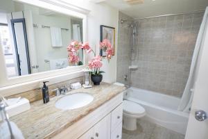 Oceanview Oasis on 28th Floor - Steps to Waikiki Beach & Free Parking (12808)