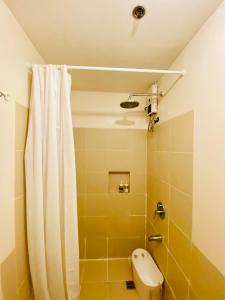 Den and Then - Sky Lounge Haven